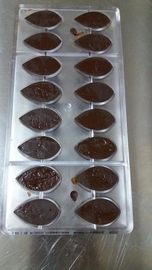 调温手工巧克力（#厨友社第十二期 | 最简单的西餐#）的做法 步骤4