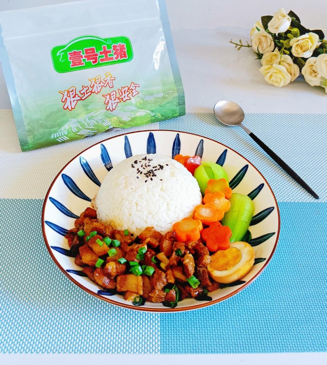 狂炫三大碗的卤肉饭