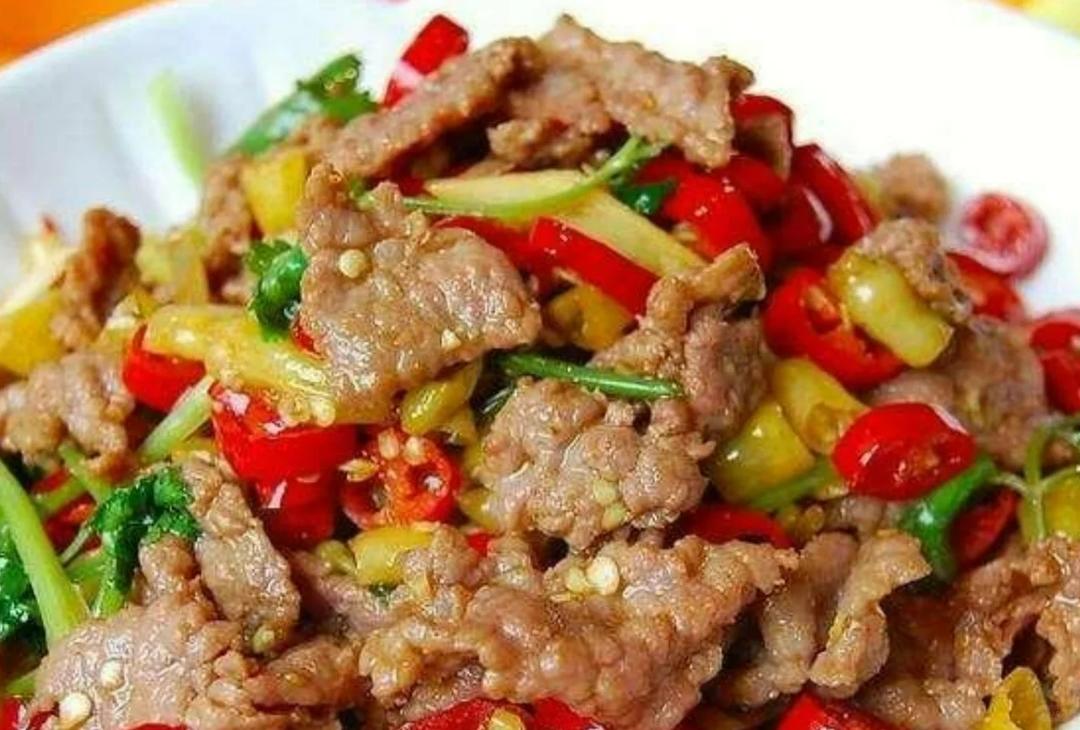 小炒黄牛肉 # 好吃下饭 # 满满泡椒牛肉味~的做法