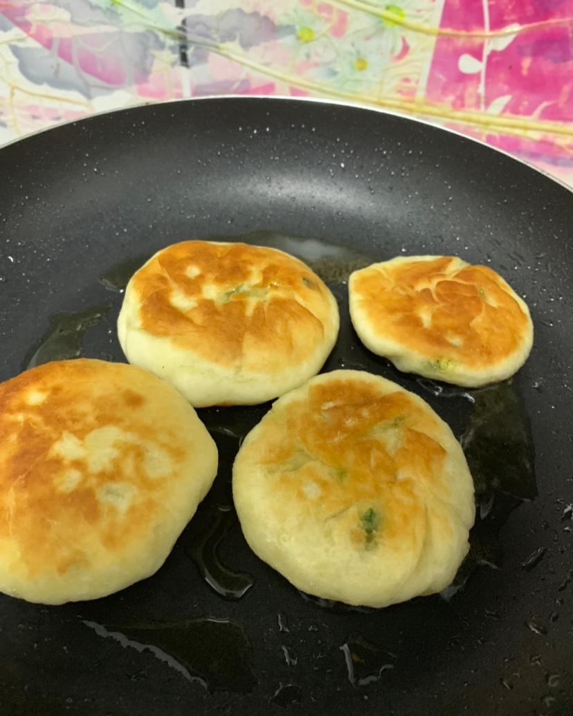 韭菜烧饼、韭菜鸡蛋盒子，好吃而快捷的早餐面店