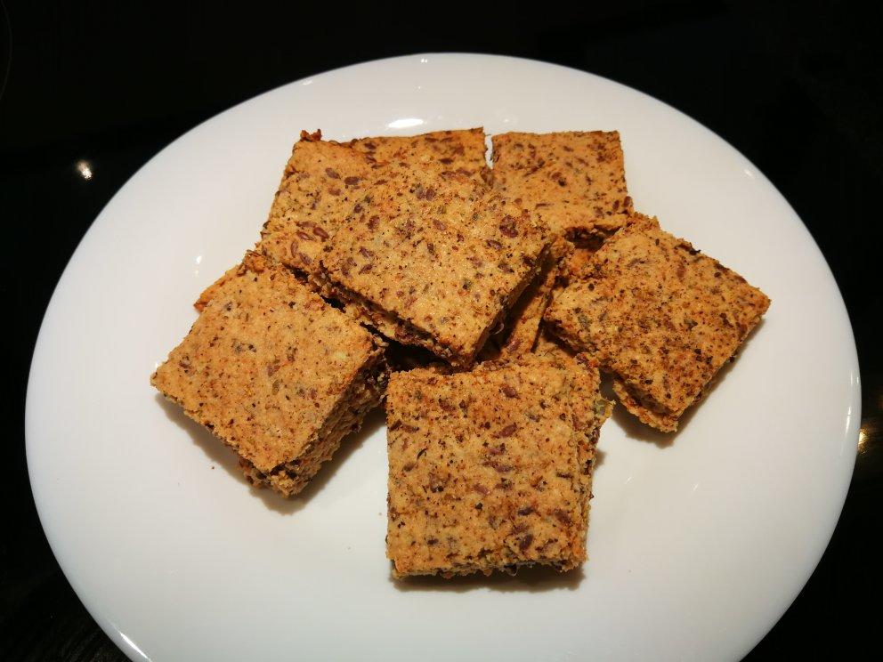 胡萝卜坚果薄饼丨健康·零食<好好吃饭1>