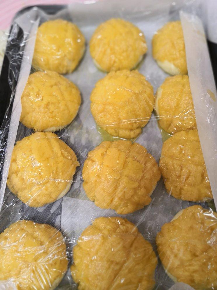 好吃到炸裂的港式菠萝包（附带制作酥皮的小视频）