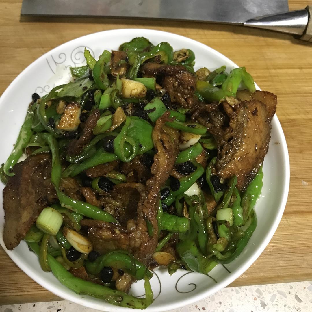 家常青椒干煸五花肉