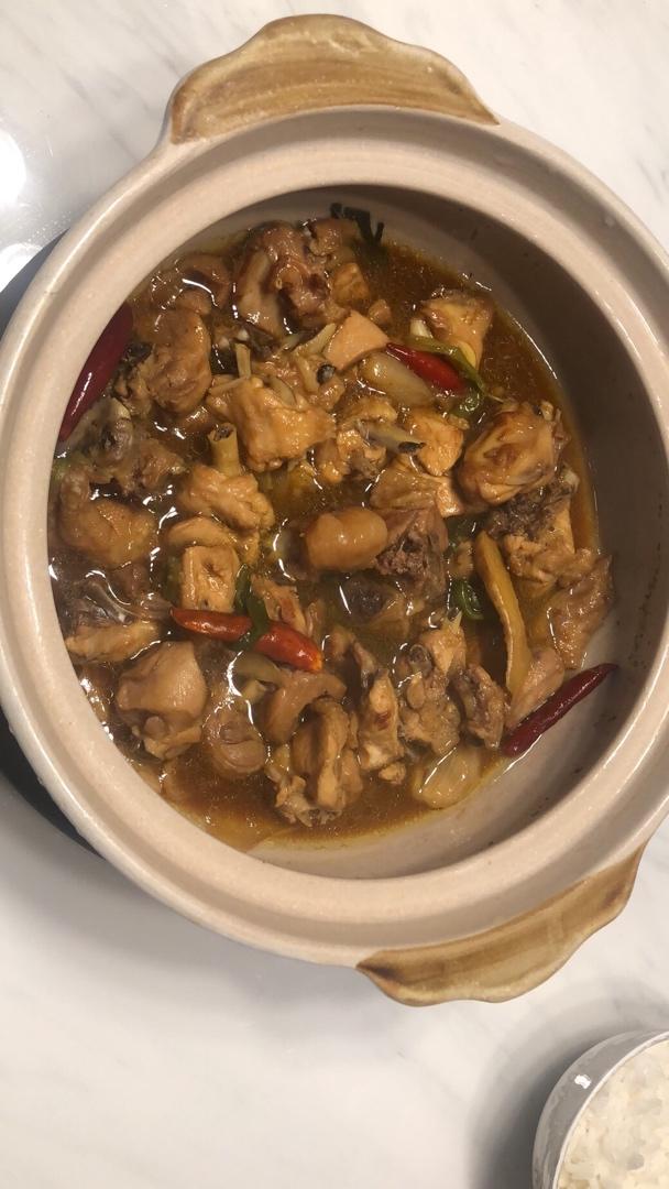 油股做的砂锅焖鸡