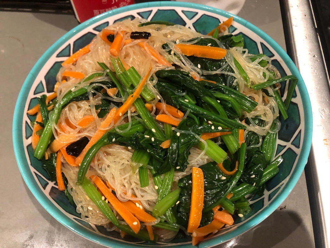 开胃爽口又营养的菠菜拌粉丝