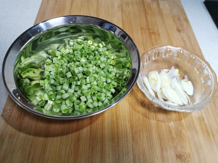 榄菜肉末豆角的做法 步骤2