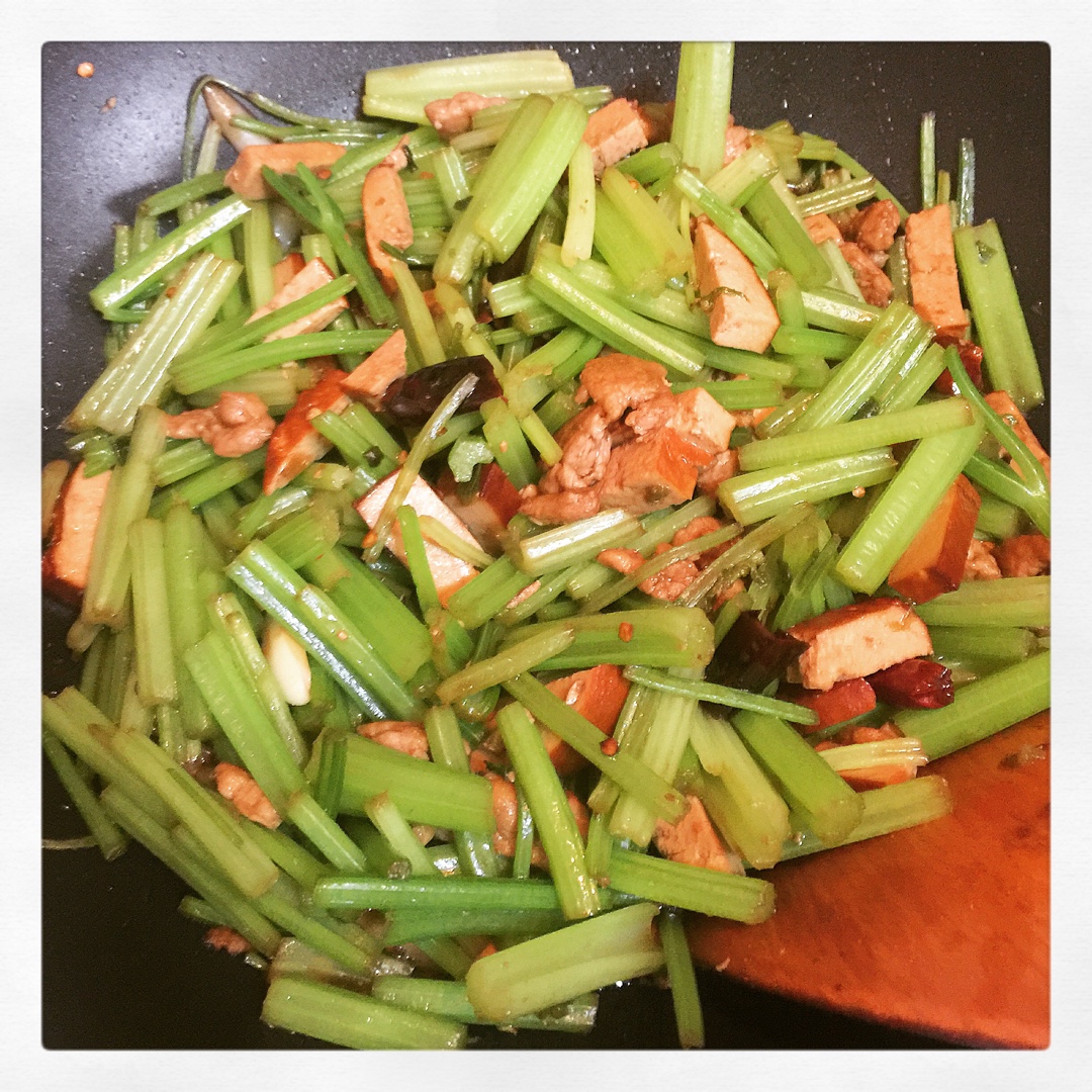 五香干芹菜炒肉