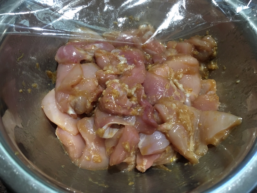 酥脆多汁的日式炸鸡的做法 步骤4