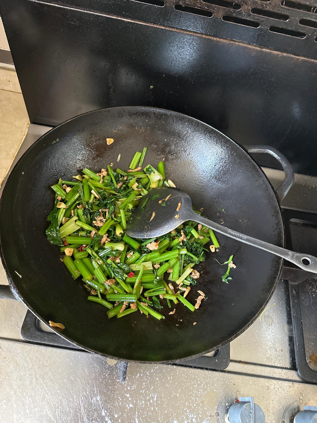 猪肉炒芹菜（小时候的家常菜）