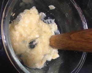 简单快手，小白也会做的蛋糕～香蕉酸奶烤麦片（无麸质，低脂）的做法 步骤1