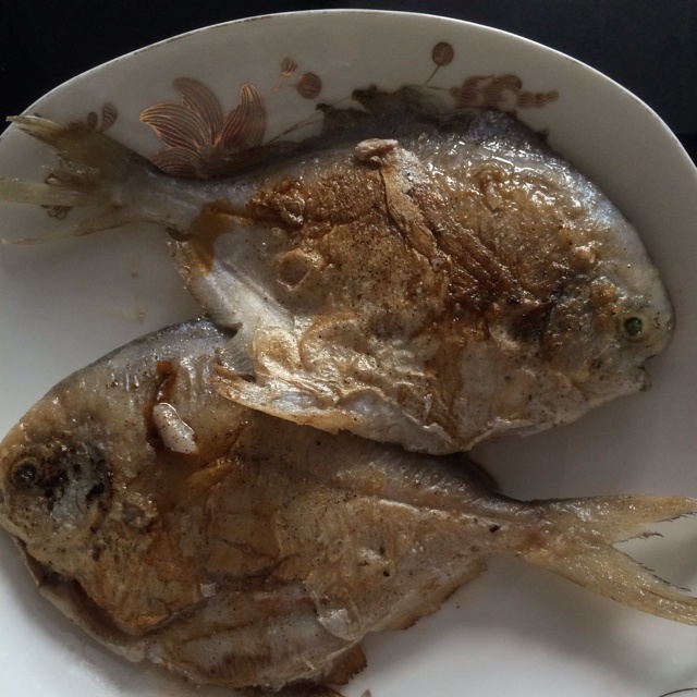 干煎椒盐鲳鱼
