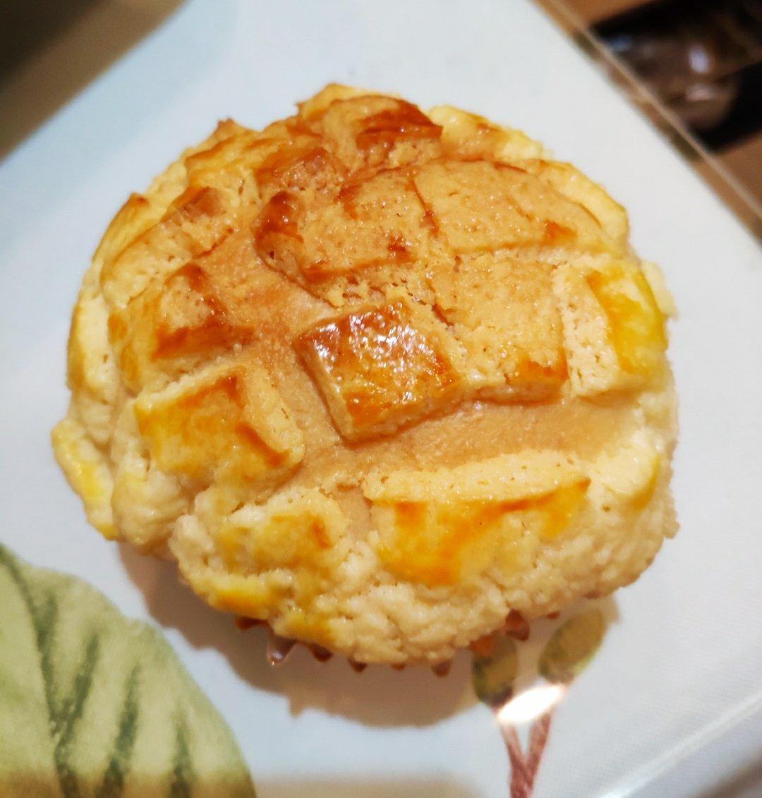 好吃到炸裂的港式菠萝包（附带制作酥皮的小视频）