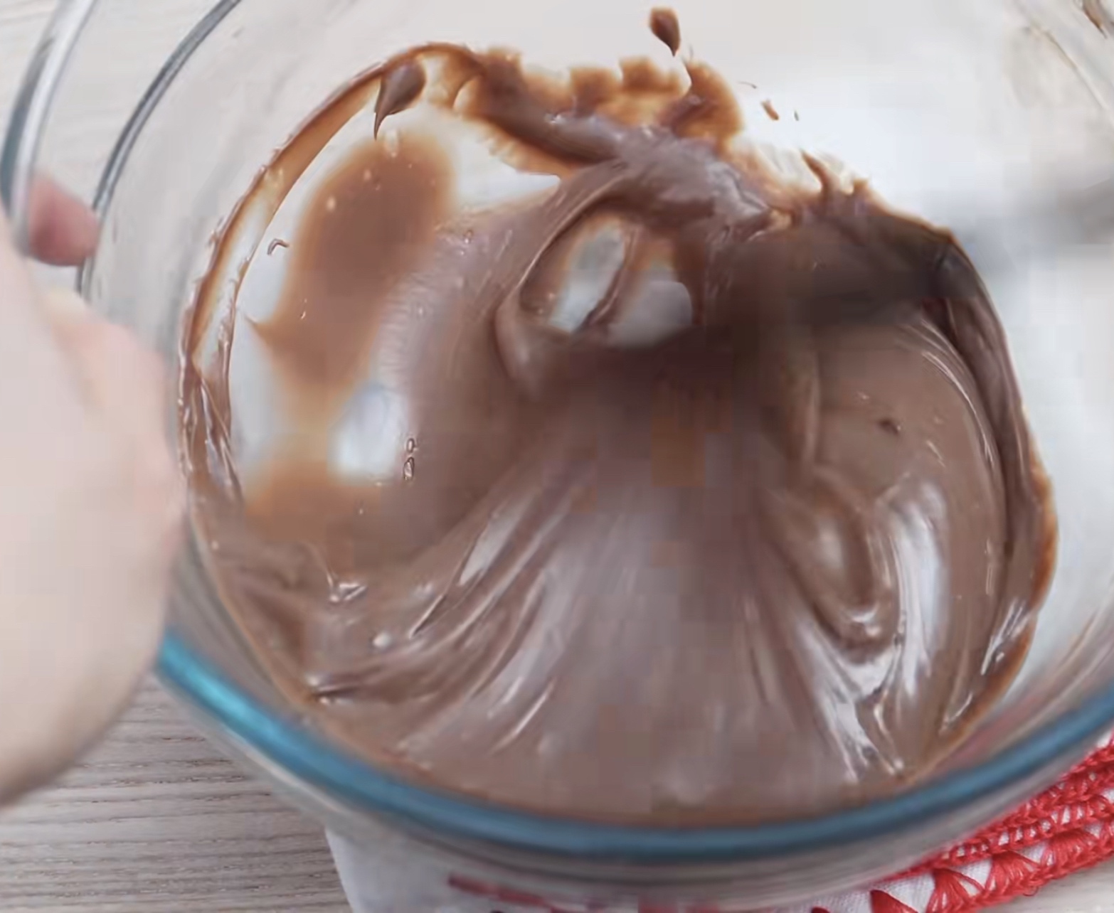 免烤箱#巧克力控必做#浓郁巧克力奶酪慕斯蛋糕的做法 步骤4