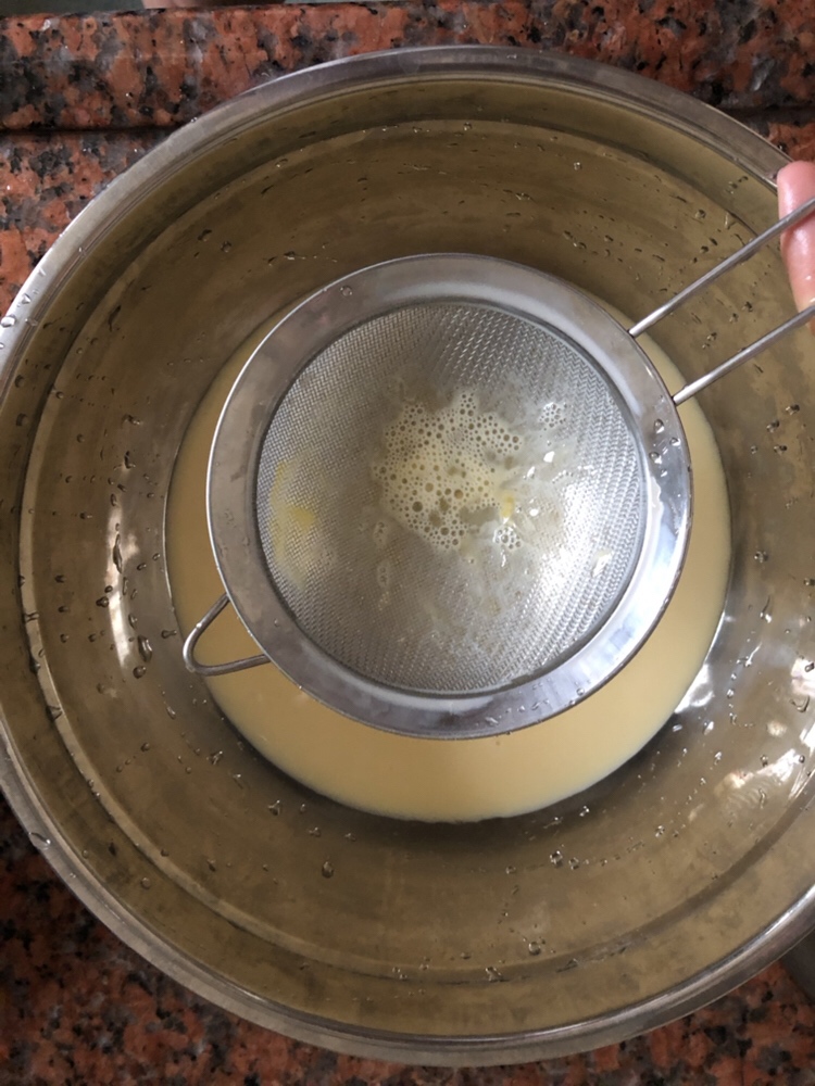 牛奶炖蛋的做法 步骤3