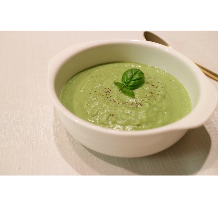 罗勒风味西兰花毛豆汤