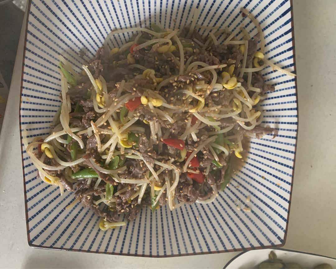 牛肉丝炒黄豆芽