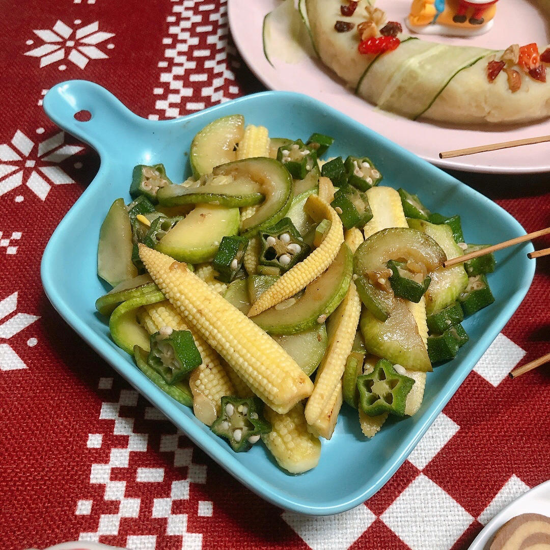 春季餐桌的颜值担当：清炒西葫芦玉米笋