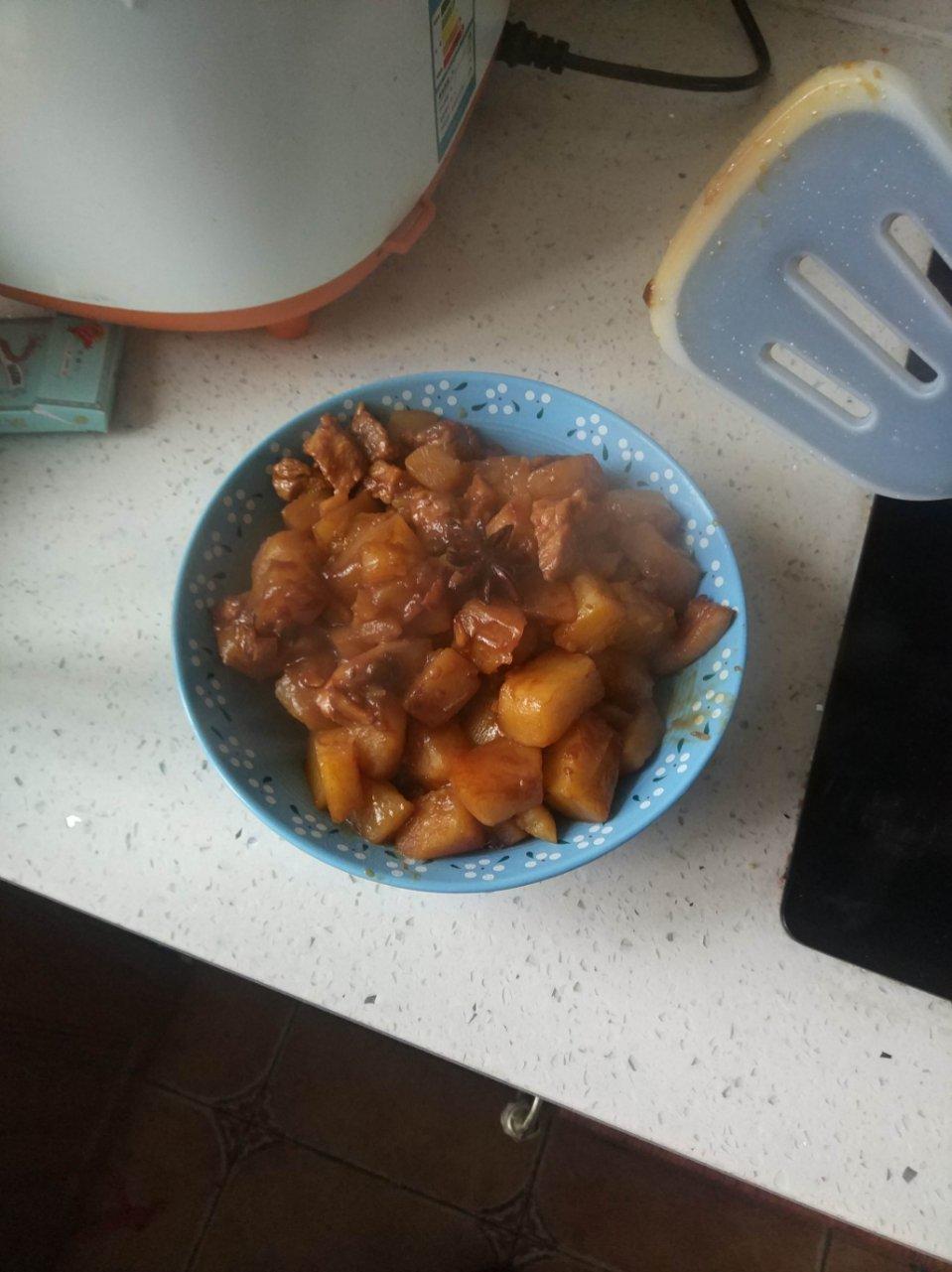 红烧肉炖土豆