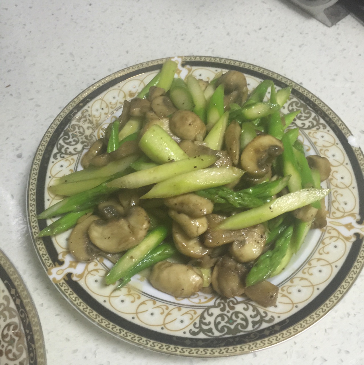 芦笋炒蘑菇
