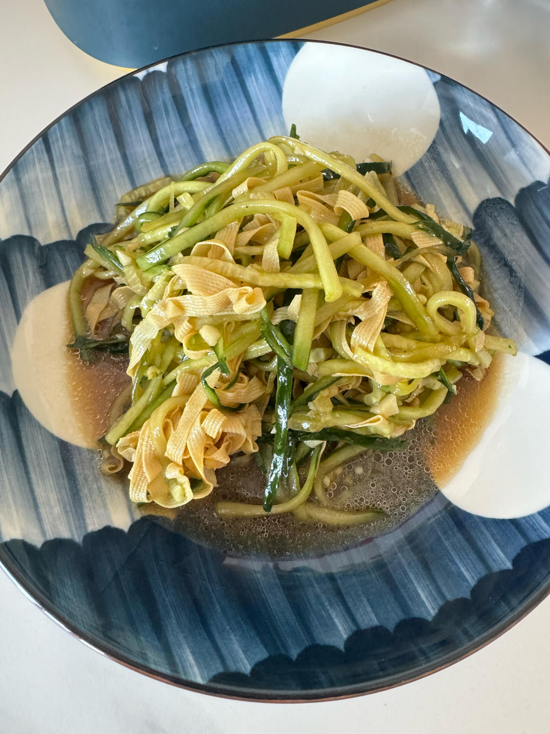 超快手的凉拌千张黄瓜胡萝卜丝