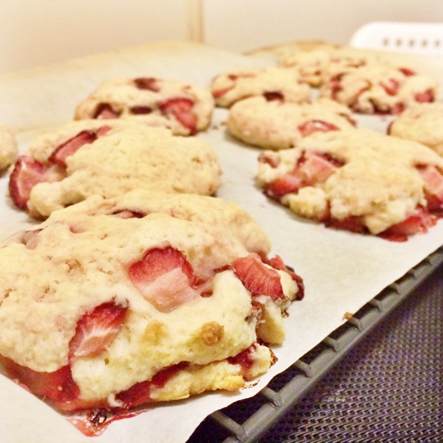 草莓奶油烤饼