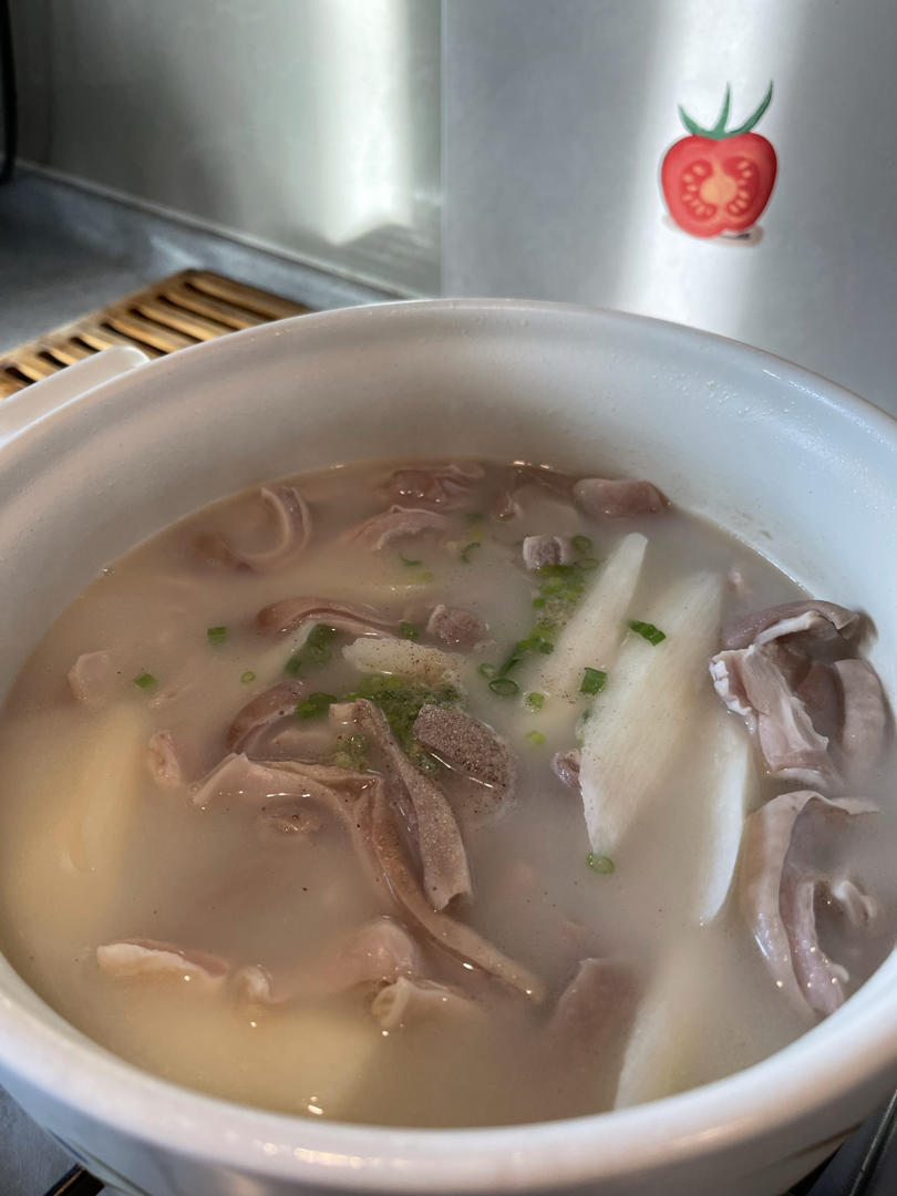 夏季养生必备美白清热养胃肚片汤    （ 附猪肚洗后绝对无异味小妙招）