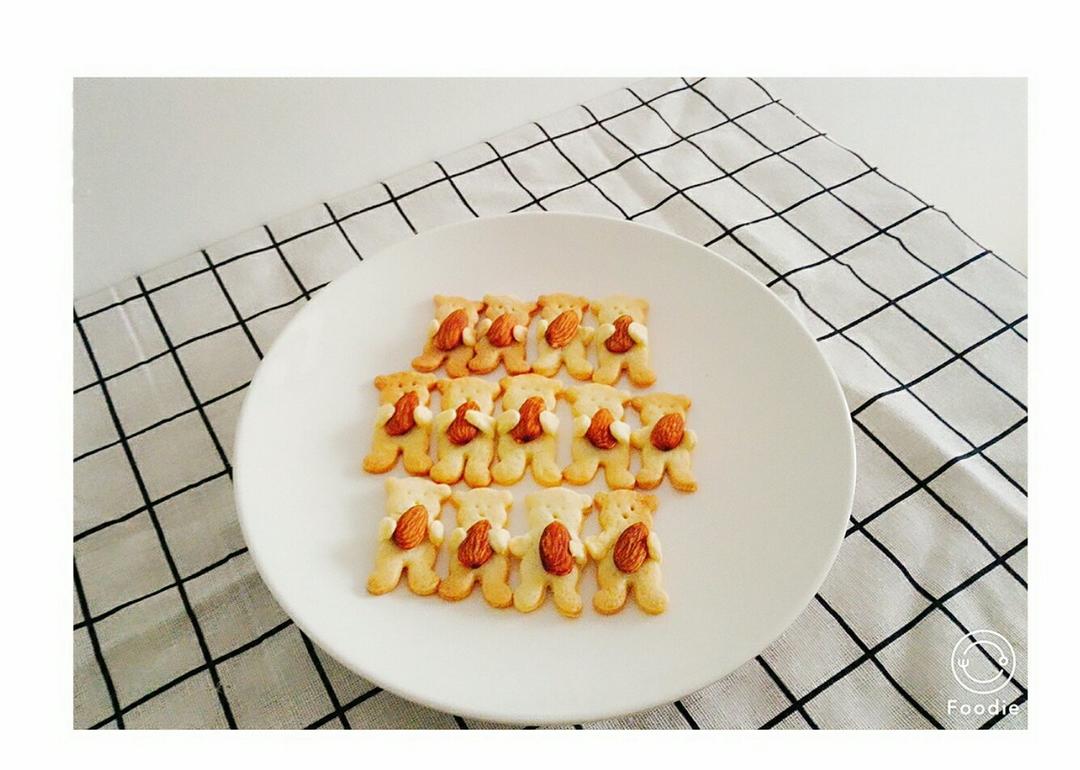 抱杏仁的小熊（造型饼干）