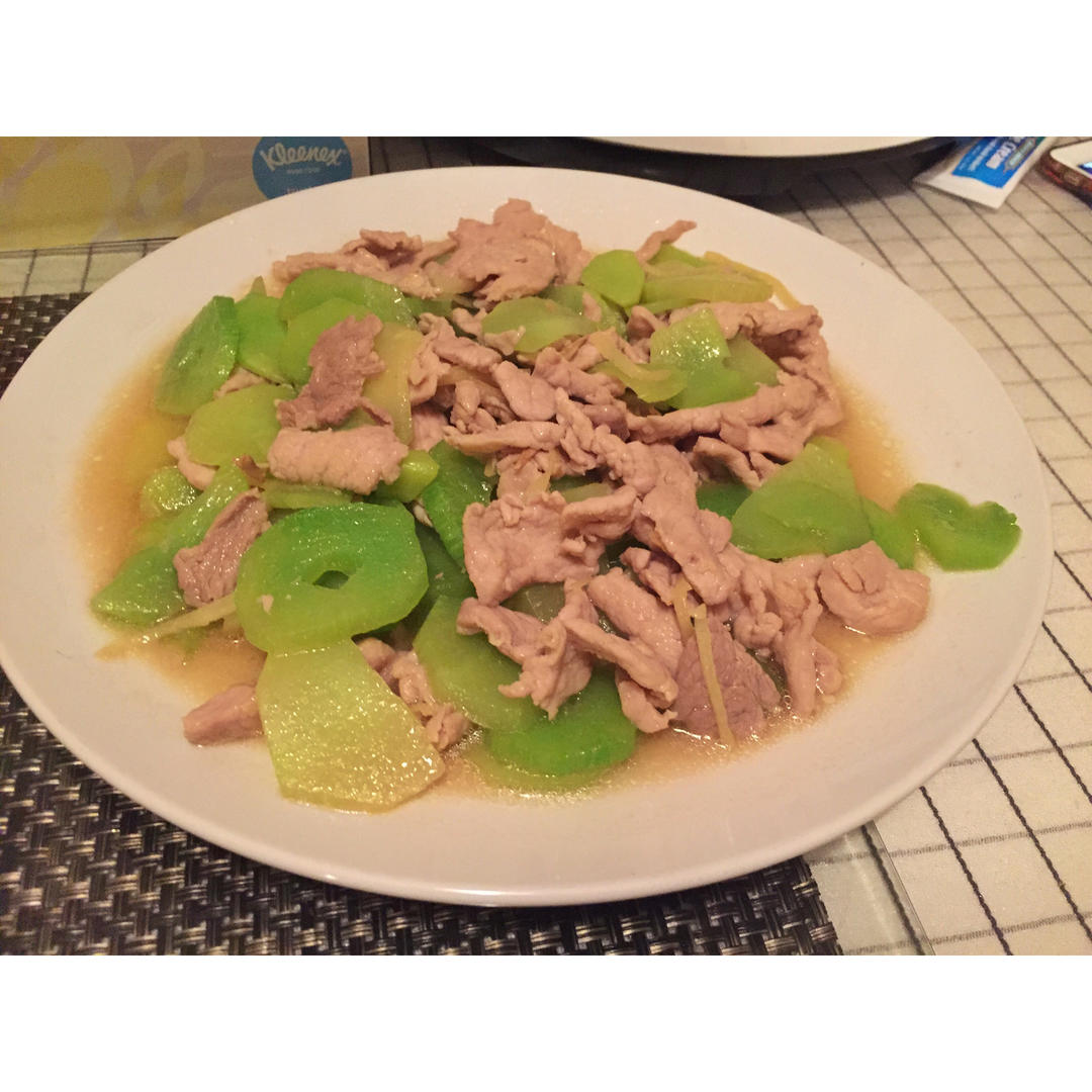 莴笋炒肉片