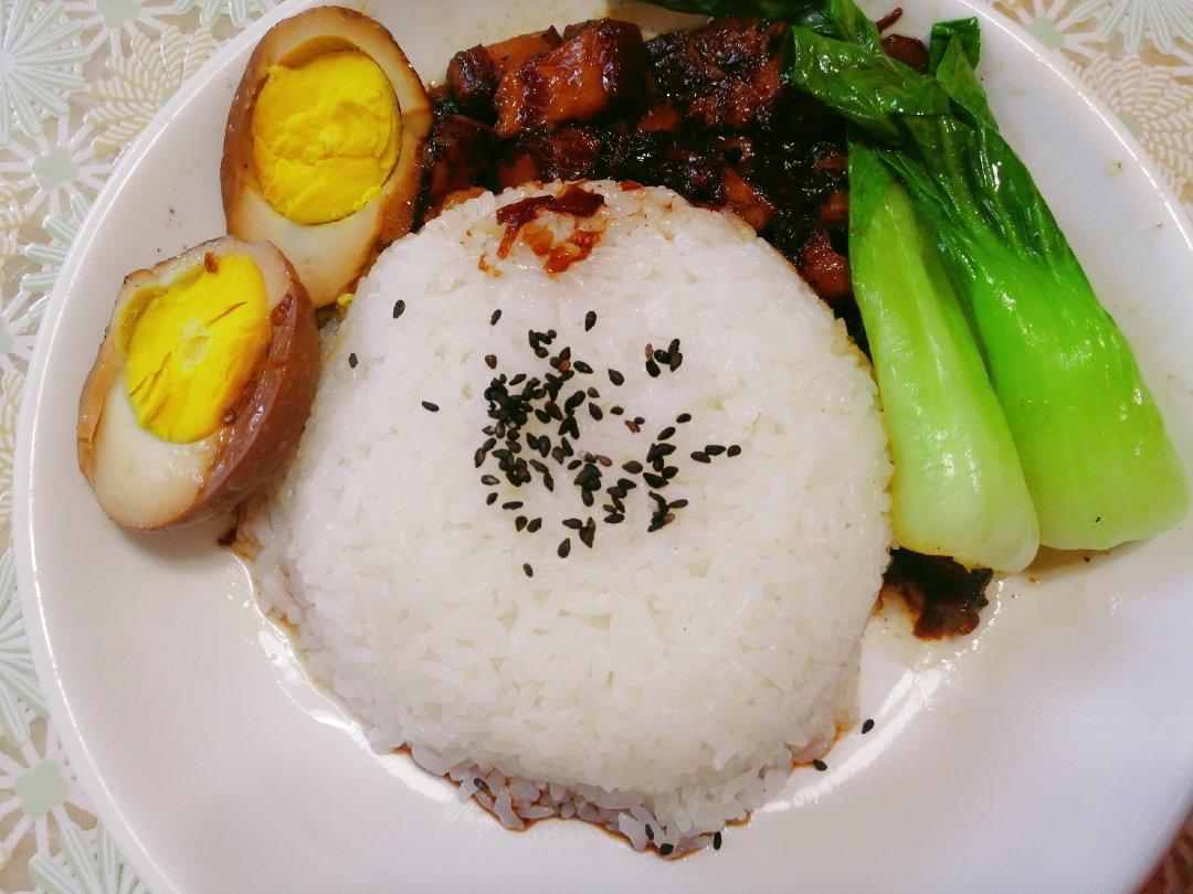 洋葱酥卤肉饭