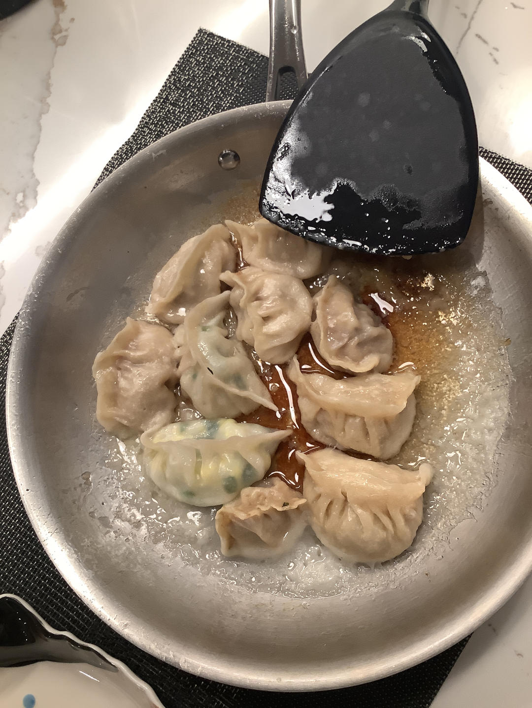 冰箱冷冻水饺做煎饺
