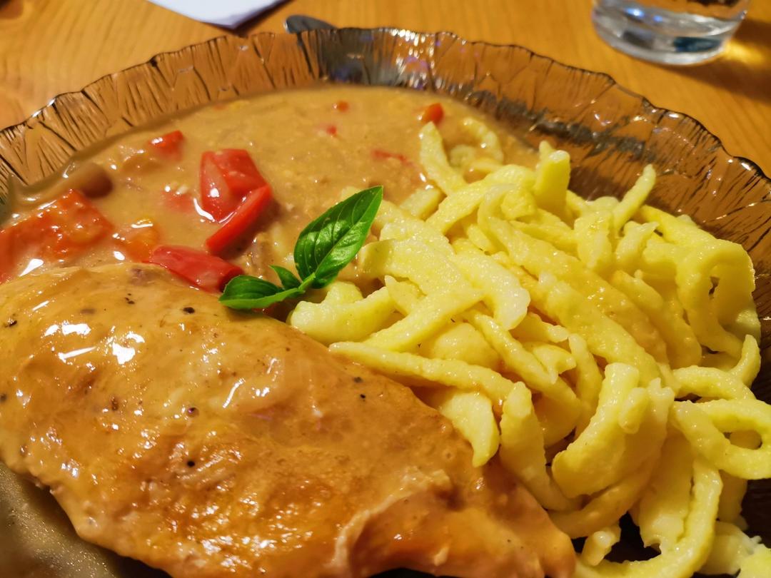 和女儿们一起烧菜