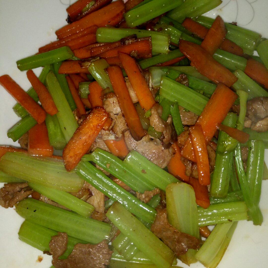 芹菜木耳炒肉丝