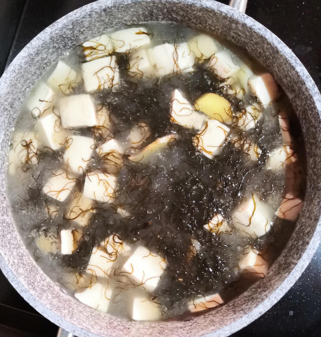 简单发财汤(发菜豆腐虾干汤)的做法