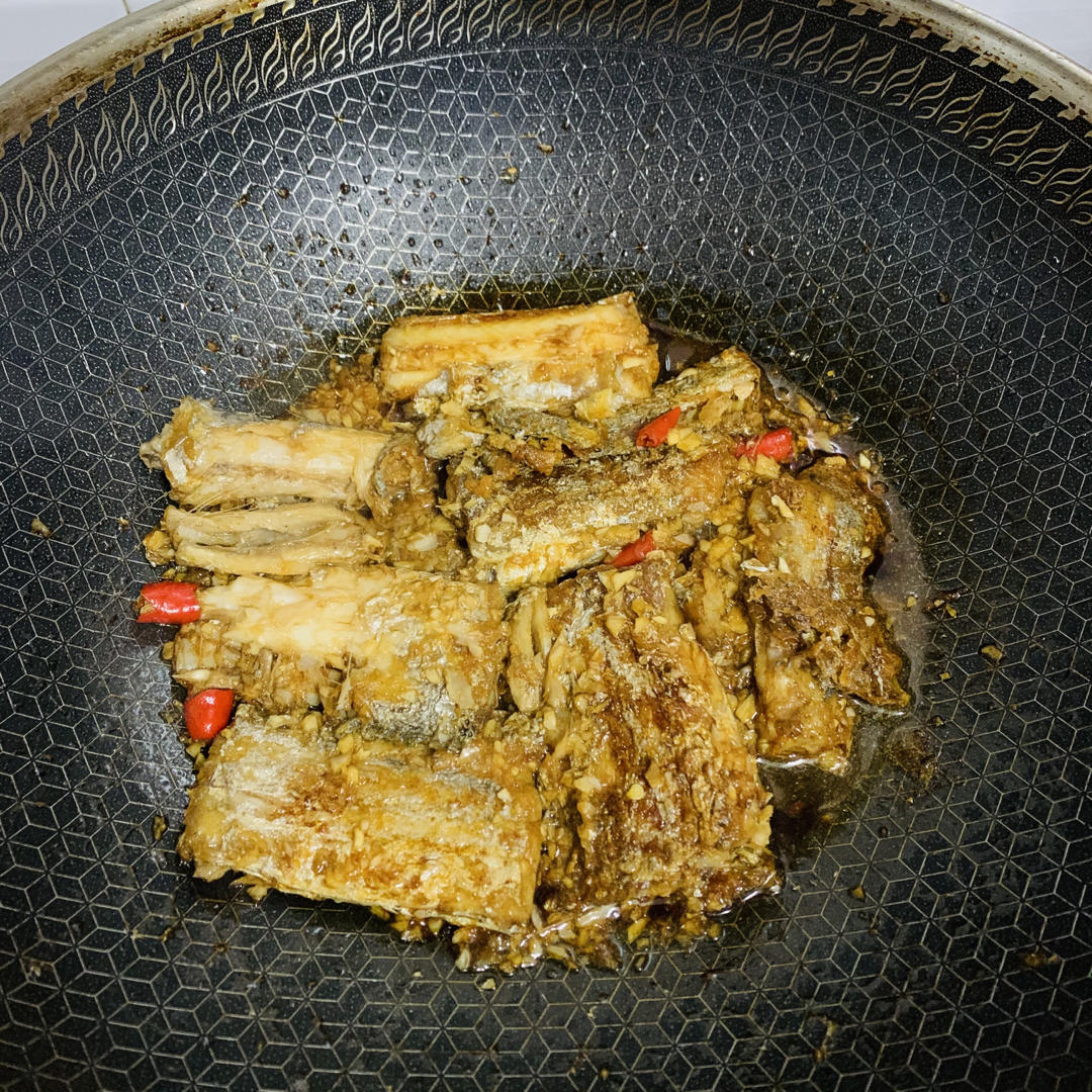香煎带鱼（不裹粉不易烂的技巧）
