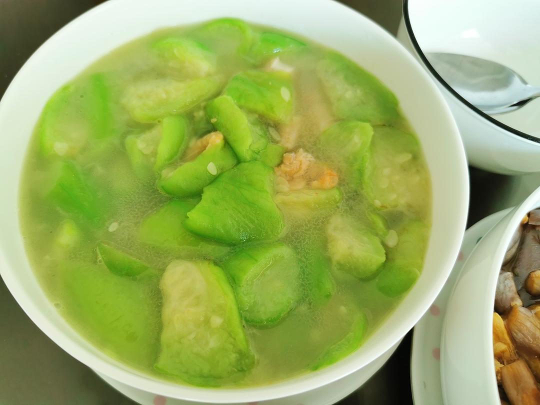 快手菜，干贝虾米炒丝瓜，鲜掉舌头～