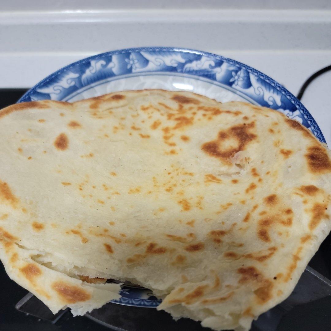 烙饼不硬的小窍门 掌握了你也能看出柔软多层凉了不硬的小油饼