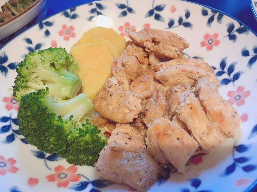 酷炫屌炸天好吃的煎鸡胸肉（香蒜蜂蜜煎鸡胸肉）