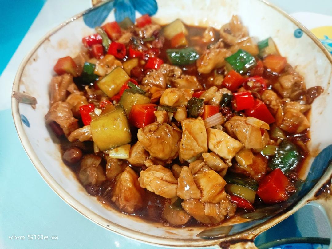 厨师长教你: “宫保鸡丁”的川味正宗做法, 一看就有食欲, 收藏了