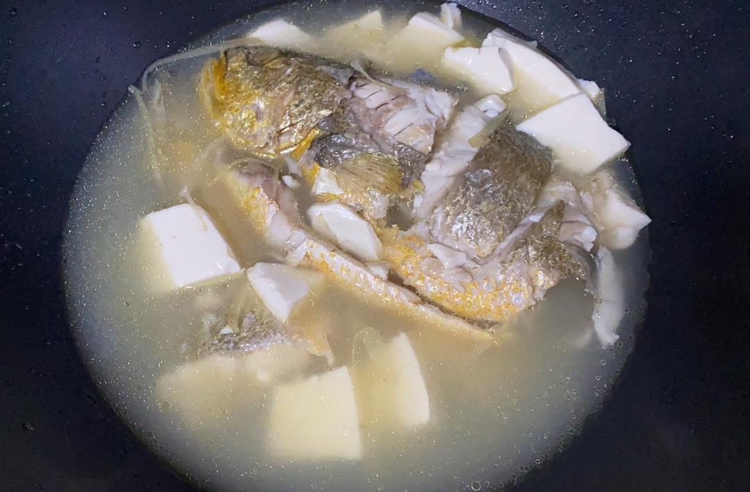 轻松炖出奶白色鱼头豆腐汤