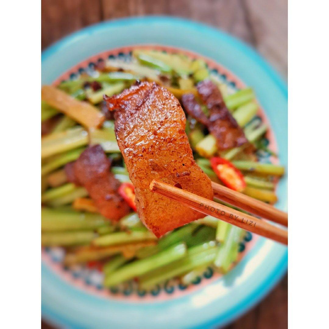 ㊙️年味‼️豉香芹菜炒腊肉‼️满屋飘香