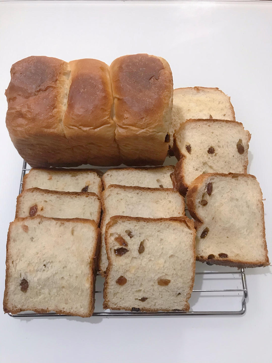 我最近每天做一个的葡萄干吐司，真的超松软好吃！