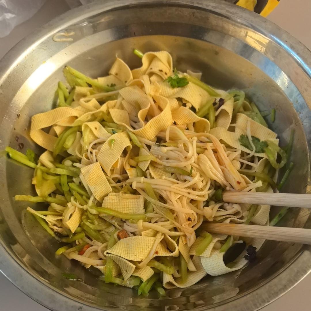 金针菇拌豆腐皮