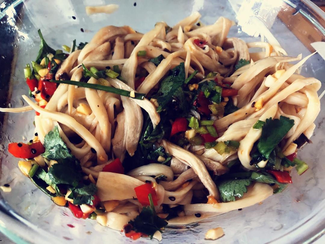 比肉还好吃的【手撕凉拌杏鲍菇】，上桌扫光光