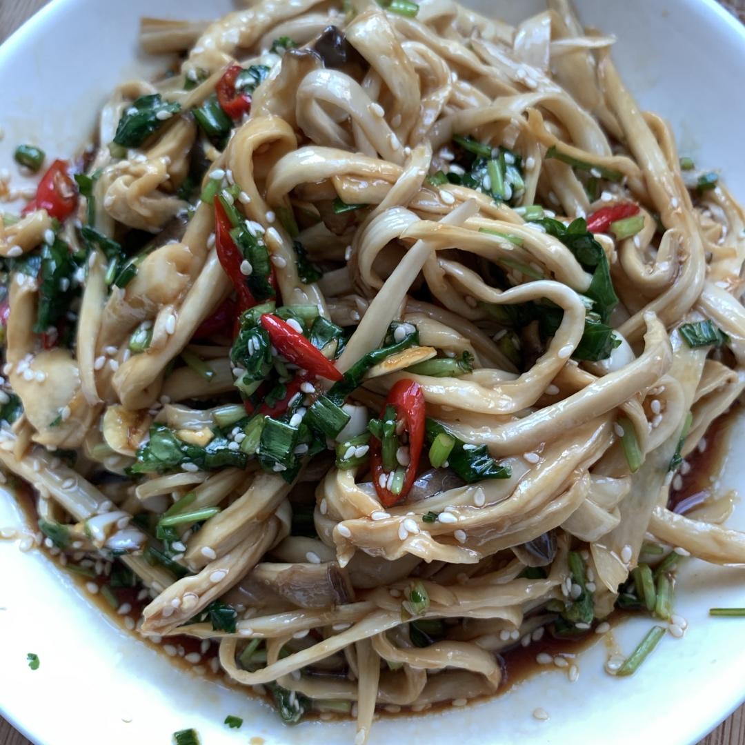 比肉还好吃的【手撕凉拌杏鲍菇】，上桌扫光光