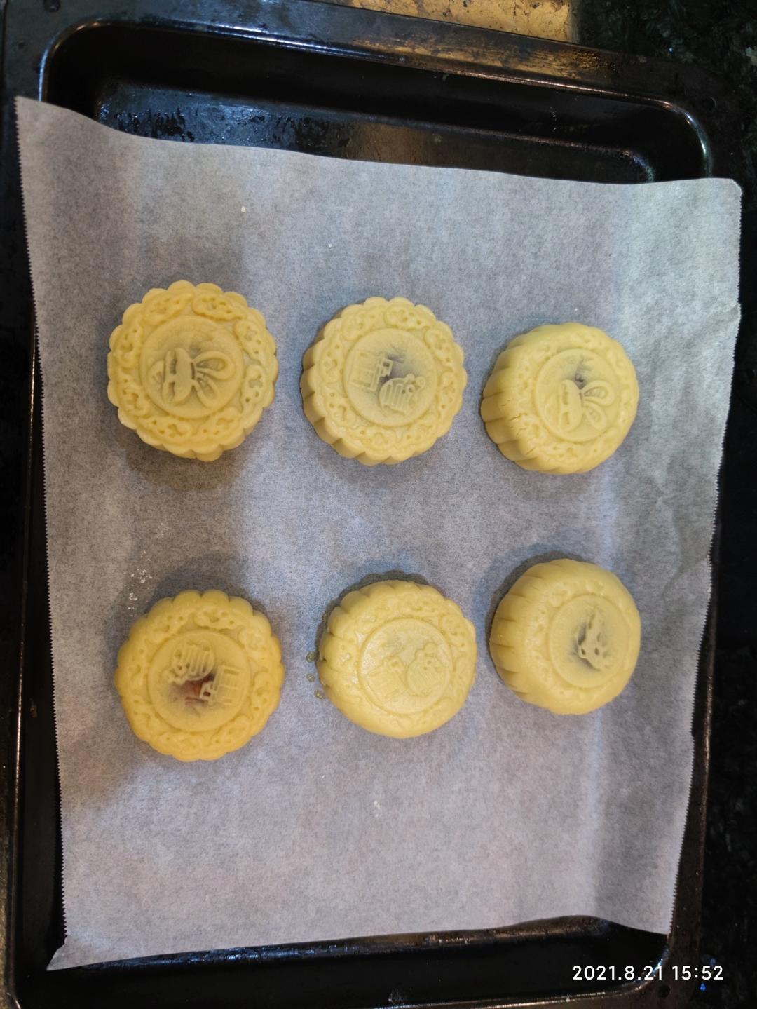 超酥软奶味十足 奶酥月饼