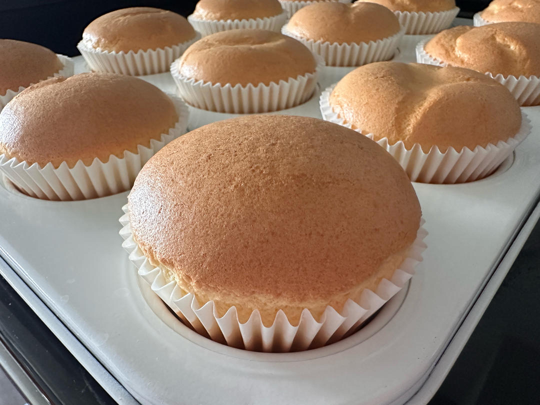 被小朋友疯狂喜爱的超简单奶酪杯子蛋糕~