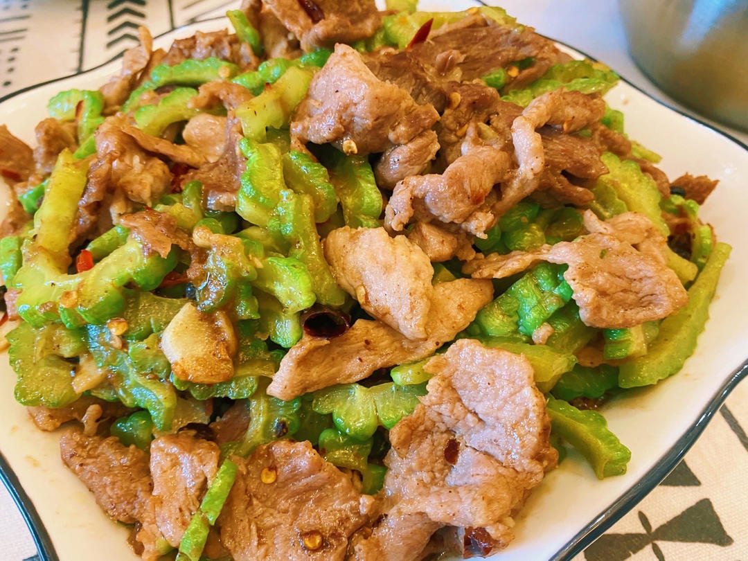 苦瓜炒肉片