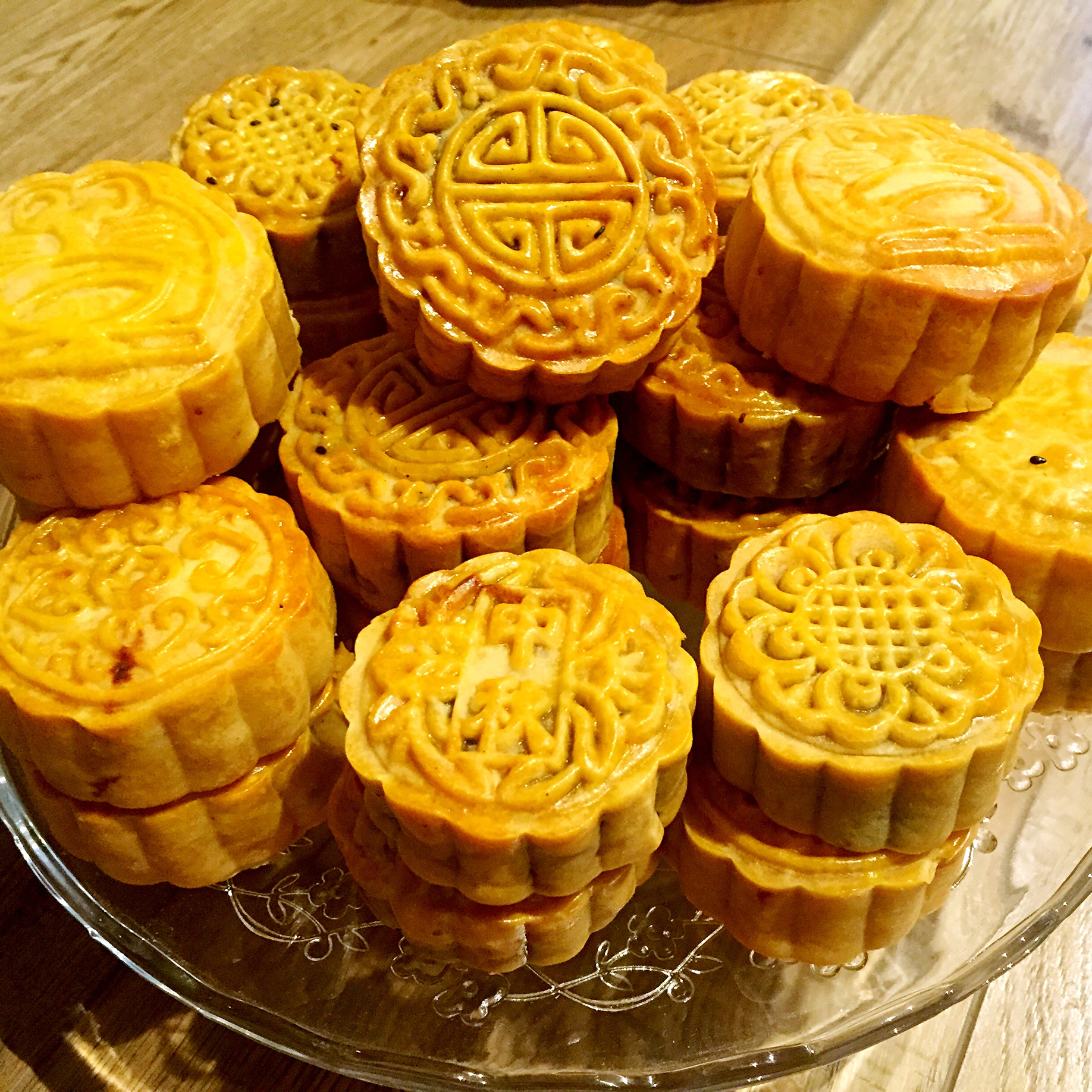 广式月饼—蛋黄莲蓉月饼