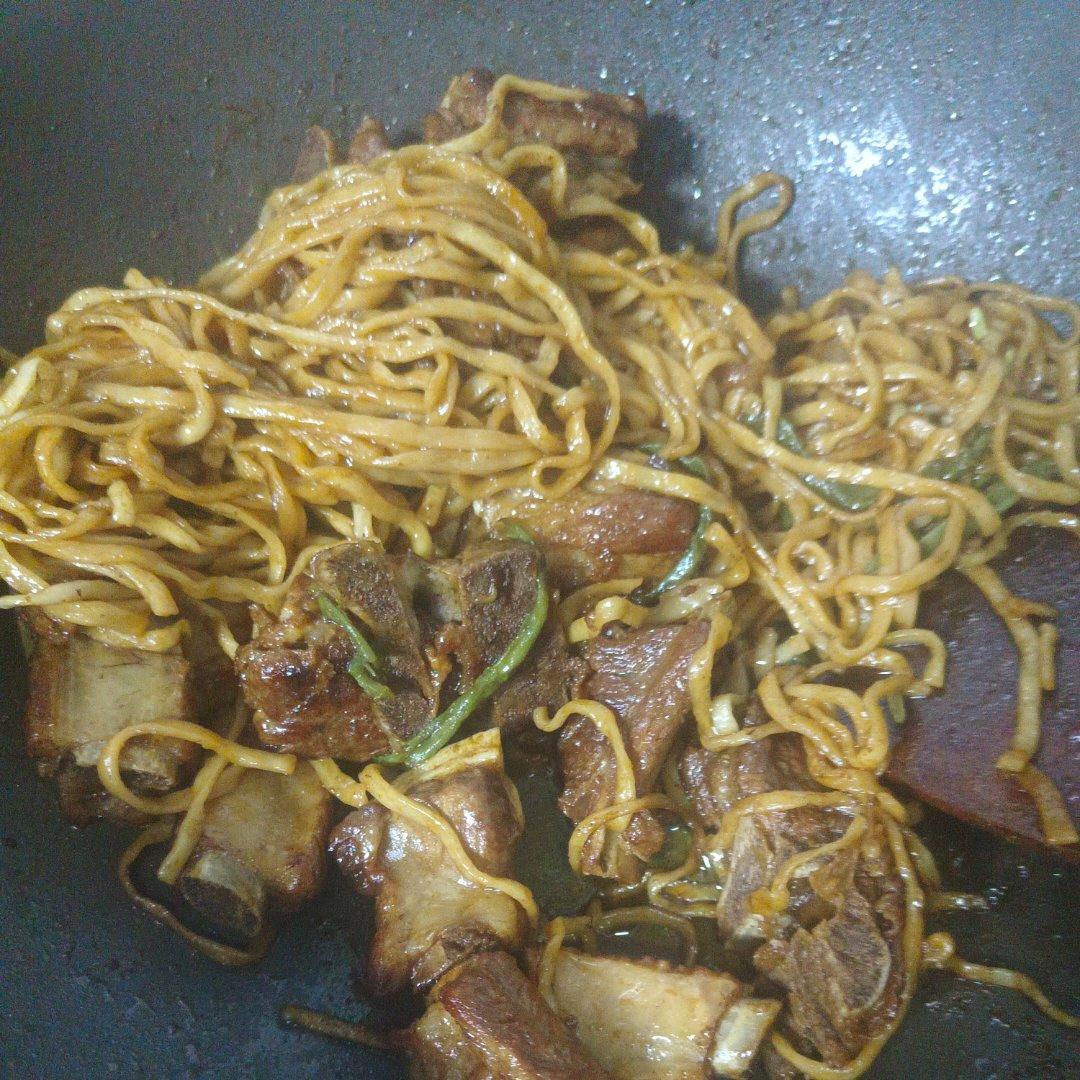豆角排骨焖面