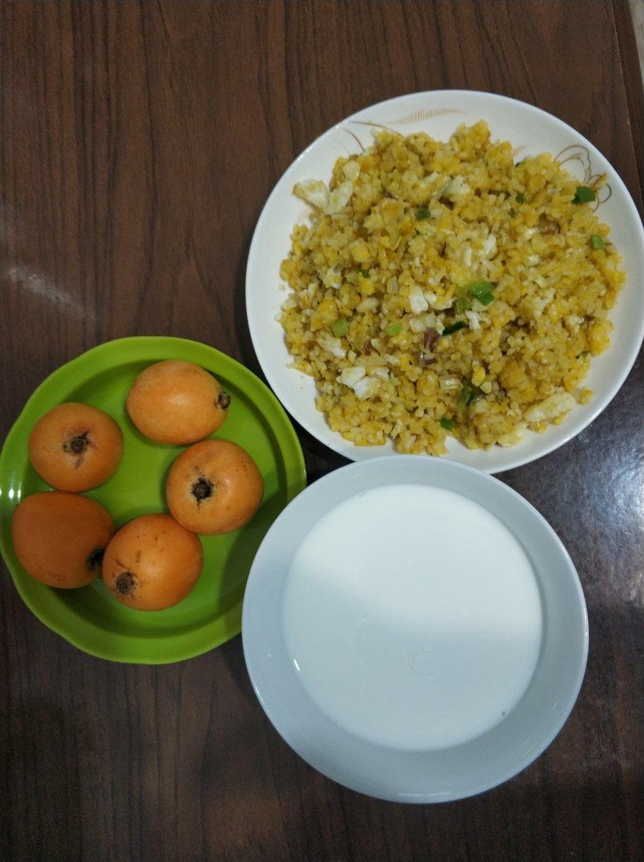 一碗能改善你体质的金黃蛋炒饭